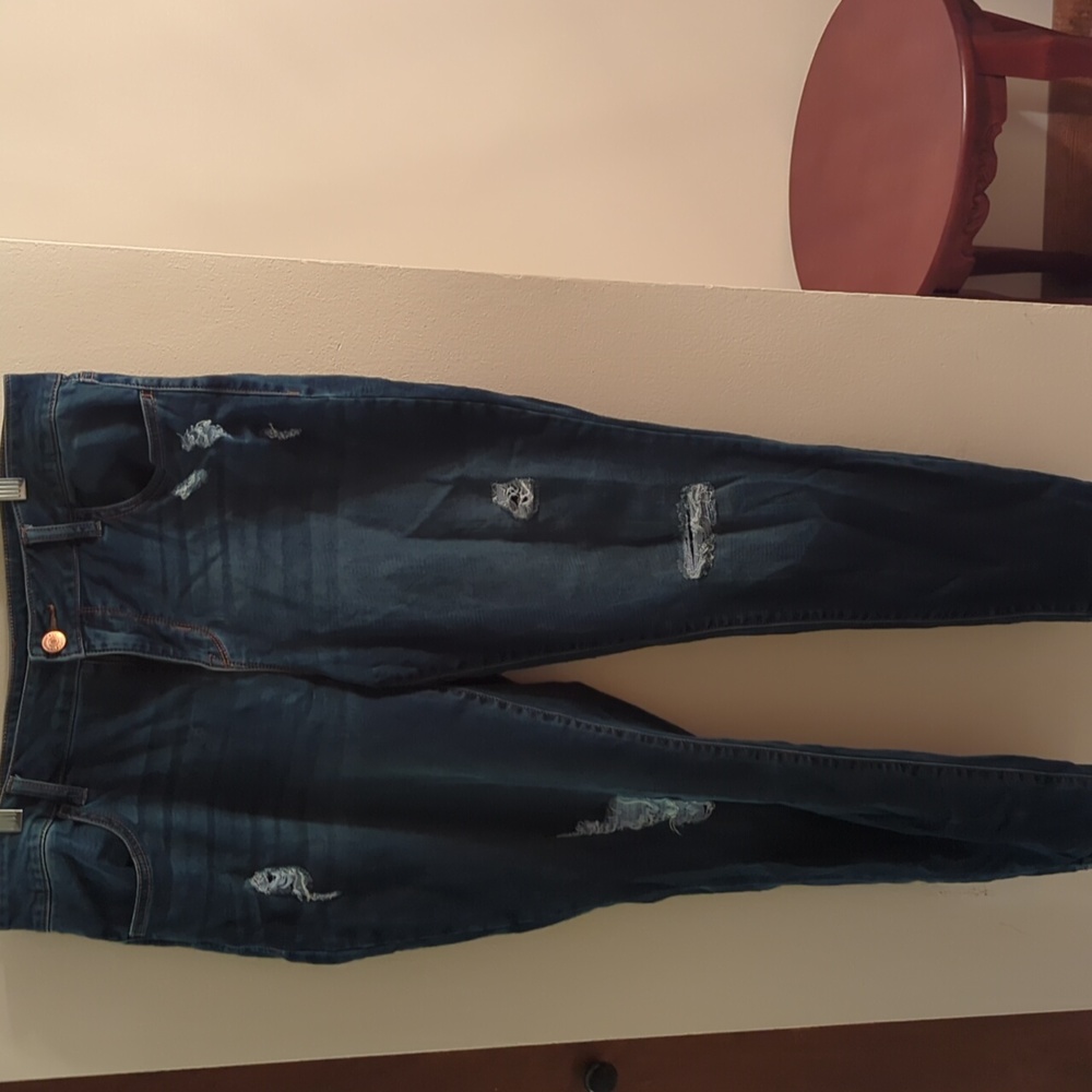 Distressed skinny jeans